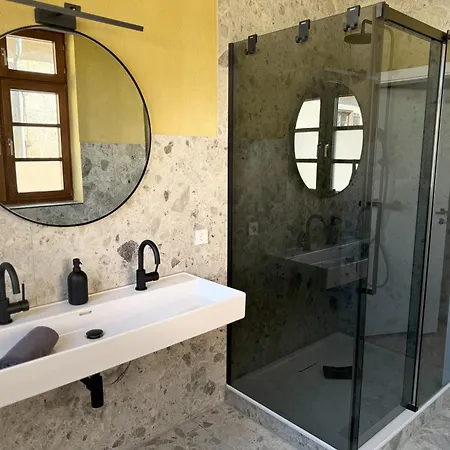 Ava - * Heiligkreuztal